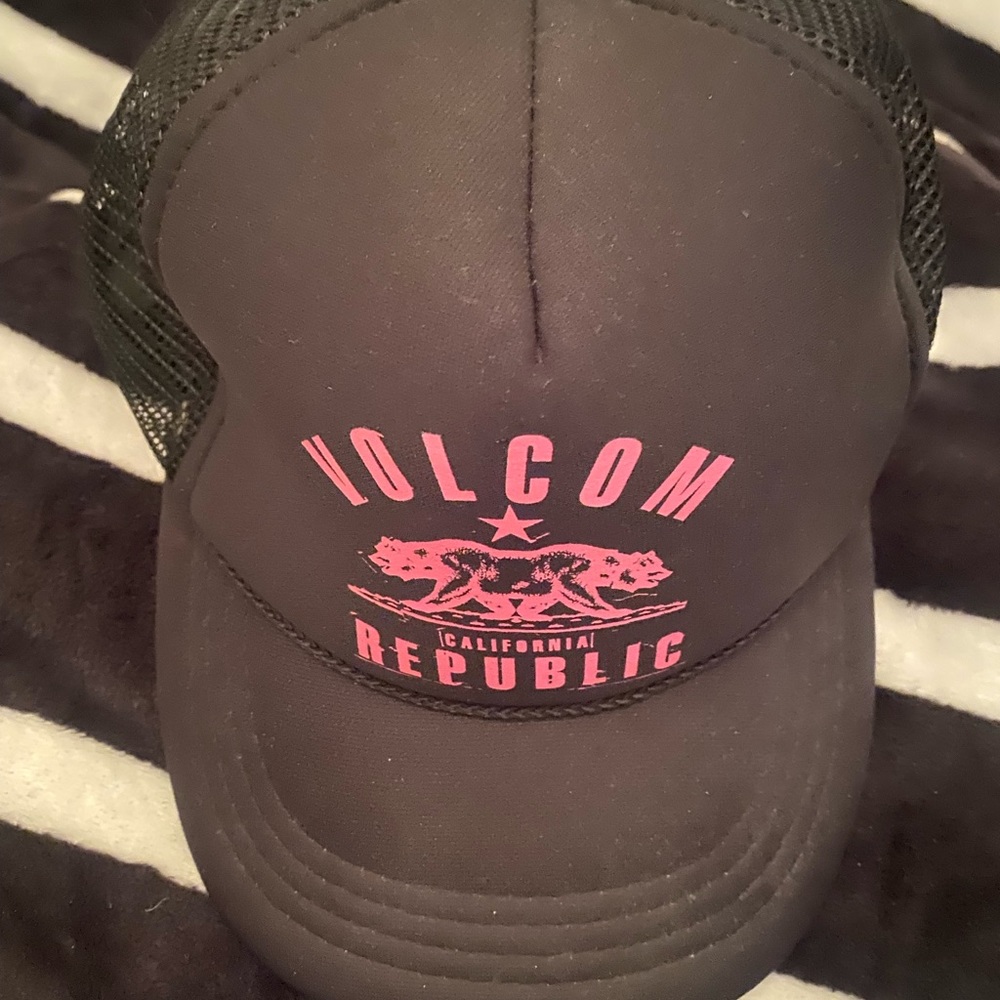 Volcom California republic bear hat